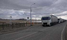 Поставки из Кыргызстана в Россию встали из-за требований к декларанту