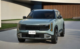 Кроссовер Kia Seltos нового поколения: больше и агрессивнее, есть гибрид и дизель