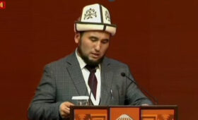 Делегат из Аксыйского района попросил направить выпускников медвузов: 60% врачей в районе — пенсионеры