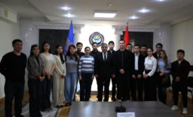 Сабиров рассказал студентам КРСУ о роли инвестиций в развитии страны