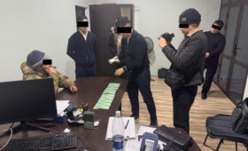 Чиновник пытался откупиться от ГКНБ за незаконную раздачу 56 участков