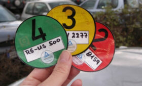 В Ташкенте стартовала выдача стикеров в зависимости от уровня выбросов авто