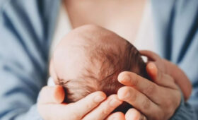 В новогоднюю ночь в роддомах КР появились на свет 367 детей