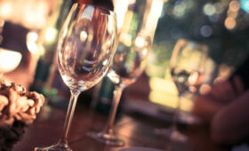 Как распознать отравление алкоголем и как помочь? Ответы специалистов