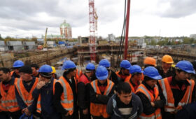 Выдворенных из РФ мигрантов в 2025 году стало на треть меньше