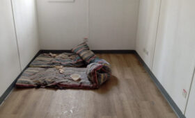 Акыйкатчы озвучила шокирующие условия в изоляторе для иностранцев