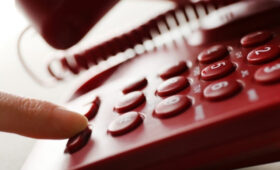 В КР запустили номер 5200 для помощи жертвам насилия и торговли людьми