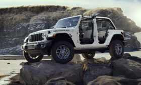 Jeep отмечает 85-летие с помощью спецверсий Wrangler и Gladiator. Цены известны