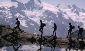 Адылбек Касымалиев поручил внедрить «цифровое окно» для туристов