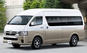 Toyota обновила вэн HiAce прошлого поколения: изменения коснулись салона и списка оснащения