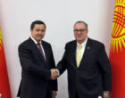 Глава Минздрава и посол США обсудили меморандум о сотрудничестве и планы по медгородку в Бишкеке