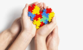 Депутат просит строить учреждения для детей с аутизмом и синдромом Дауна