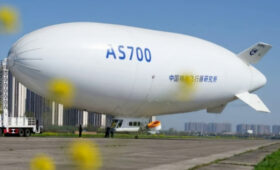 В Китае запустили в небо первый туристический дирижабль