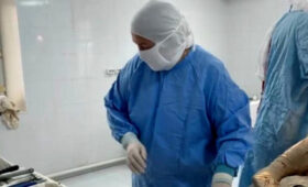 В городе Манас впервые провели операцию по эндопротезированию коленного сустава» />