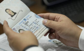 В КР упростили оформление паспортов для несовершеннолетних