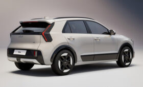 Kia рассекретила внешность и салон обновлённого кроссовера Niro