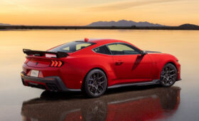 Вместо Shelby GT500: представлен Ford Mustang Dark Horse SC с компрессорным V8