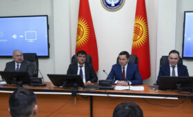 Нового директора ГП «Кыргызфармация» Болота Жунусова представили коллективу 