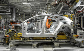 Сделано в Словакии: новый Porsche Cayenne Electric пошёл в производство