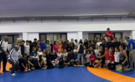 Женские сборные Эстонии и Финляндии по борьбе проводят сборы в Бишкеке. Видео