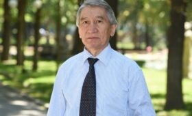 Талгарбеков остается верен Садыру Жапарову и Камчыбеку Ташиеву