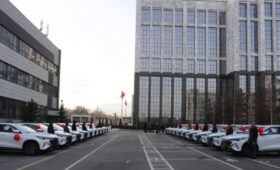 Ташиев передал 20 автомобилей медучреждениям Нарынской области