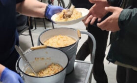 Хотите забыть о стрессе? Берите пример с торговцев с ярмарки в Бишкеке