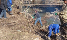 В Кара-Суйском районе очищают оросительные каналы