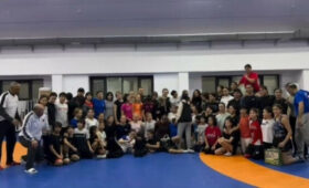 Международные сборы женских команд по борьбе проходят в Бишкеке