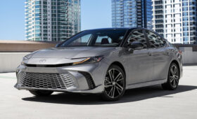 Тойоты в пути: Япония упростит правила ввоза автомобилей американского производства