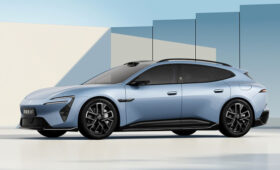 Универсал Avatr 06T: «живые» фото и технические подробности