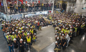 Нет пути назад: Tesla собрала первый беспилотный Cybercab на заводе в Техасе