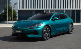 Большой хэтчбек Denza Z9 GT стал мощнее и получил улучшенный салон