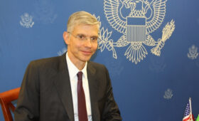 Джон Поммершайм обозначил истинные приоритеты Вашингтона в Бишкеке