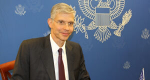 Джон Поммершайм обозначил истинные приоритеты Вашингтона в Бишкеке