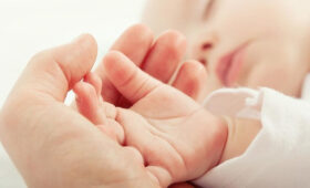 На что родителям стоит обратить внимание в здоровье ребёнка — советы врача