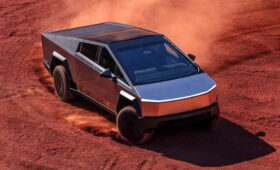 Вынужденная щедрость: дешёвый Tesla Cybertruck выходит на рынок с полным приводом