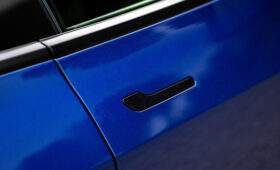 Вот вам и заподлицо: Китай запрещает скрытые дверные ручки на автомобилях