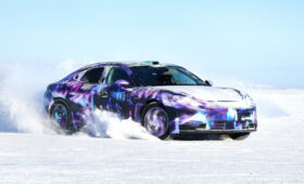 Седан Shangjie Z7 от SAIC и Huawei показали живьём