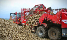 Кыргызским фермерам предлагают мощную белорусскую технику в лизинг