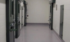 Консульство КР встретилось с задержанным в США кыргызстанцем