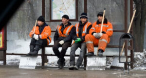 Мигранты перечислили из России в Кыргызстан почти 3 млрд долларов