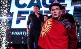 Бусурман Жумагул выиграл чемпионский титул в США, задушив соперника во втором раунде. Видео