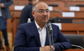 Депутаты «со слезами на глазах» попрощались с ташиевским спикером