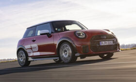 Трёхдверный хэтчбек Mini Cooper обзавёлся спецверсией 1965 Victory Edition