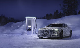 Jaguar GT готовится к премьере: прототип новинки показался в ходе зимних испытаний