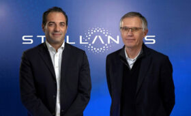 Полные итоги работы Stellantis в 2025 году: убытки, продажи, зарплаты топ-менеджеров