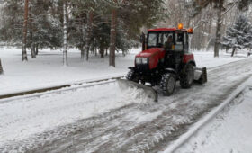 Городские службы очищают Бишкек от снега