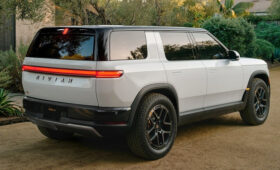 Пан или пропал: кроссовер Rivian R2 готовится к выходу на рынок, объявлены цены