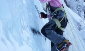 В ущелье Ала-Арча прошел открытый чемпионат Кыргызстана по ледолазанию